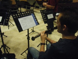 Músico clarinete de la Banda en pleno ensayo
